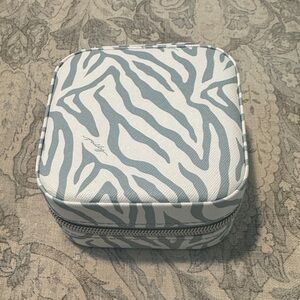 Milly Cream Compact Travel Jewelry Organizer with Mirror
